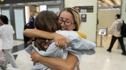 Reyes Rigo en el aeropuerto de Barajas tras su retención en Israel Reyes Rigo en el aeropuerto de Barajas tras su retención en Israel
