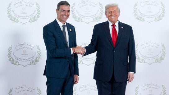 Saludo entre Trump y S&aacute;nchez