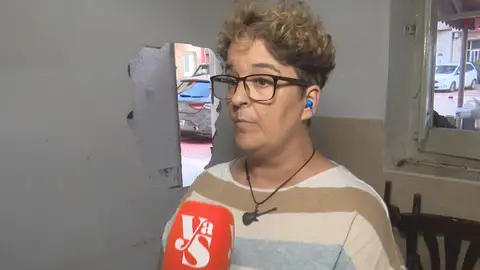 Blanca logra escapar de la DANA abriendo un agujero en la pared: "Fue una tromba de agua con nosotros dentro" Blanca logra escapar de la DANA abriendo un agujero en la pared: "Fue una tromba de agua con nosotros dentro"