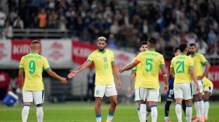 Los jugadores de Brasil tras caer 3-2 ante Jap&oacute;n
