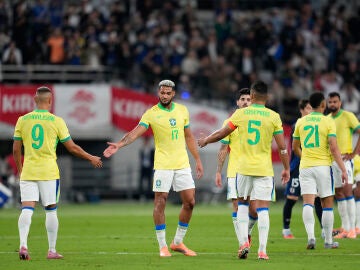 Los jugadores de Brasil tras caer 3-2 ante Japón