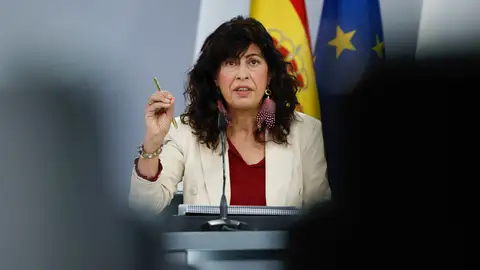 La ministra de Igualdad, Ana Redondo, durante la rueda de prensa posterior a la reunión del Consejo de Ministros este martes. El Consejo de Ministros inicia el trámite para blindar el derecho al aborto en la Constitución