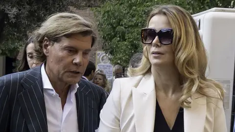 Tito Pajares y Sofía Mazagatos, a la entrada de Las Ventas Tito Pajares y Sofía Mazagatos, a la entrada de Las Ventas