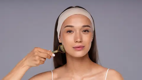 Belleza en el rostro de una mujer joven Belleza en el rostro de una mujer joven