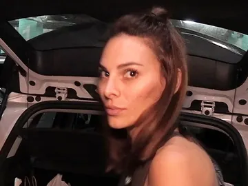 Irene Rosales atendiendo a la prensa Irene Rosales atendiendo a la prensa