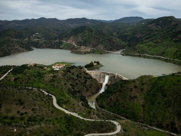Vista aérea del embalse de Casasola, en Almogía (Málaga) Vista aérea del embalse de Casasola, en Almogía (Málaga)