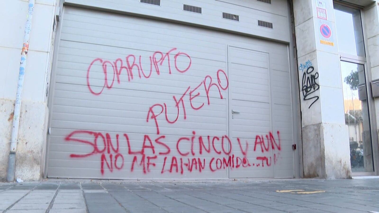Vandalizan la casa de Ábalos en Valencia llamándolo 