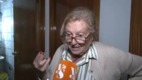 Asaltan la casa de su vecino por error tratando de echarla por impagos: "Dejé de pagar porque la casa no la arreglan nunca" Asaltan la casa de su vecino por error tratando de echarla por impagos: "Dejé de pagar porque la casa no la arreglan nunca"