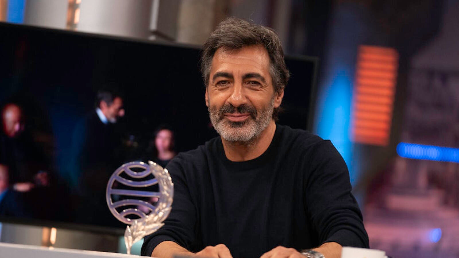 Juan del Val sorprende en El Hormiguero al mostrar su Premio Planeta 2025 y dedicarlo al equipo 