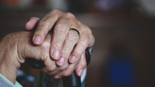 Galicia refuerza el control sobre las viviendas comunitarias de mayores tras cerrar un nuevo centro en Ourense