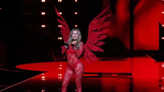 Karol G en el desfile de Victorias Secret 2025