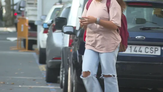 Niña se suicida tras salir del colegio. Niña se suicida tras salir del colegio.
