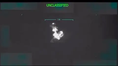 EEUU bombardea un barco cerca de Venezuela EEUU bombardea un barco cerca de Venezuela
