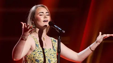 Malú anima a esta talent tras su Audición en La Voz Malú anima a esta talent tras su Audición en La Voz