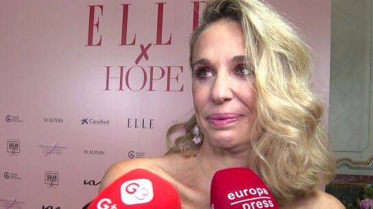 Carola Baleztena, muy emocionada ante los medios