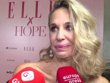 Carola Baleztena, muy emocionada ante los medios