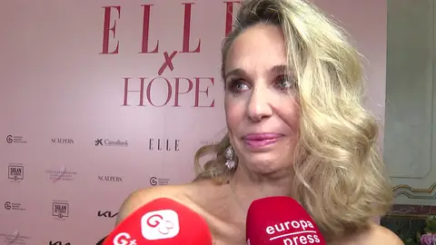 Carola Baleztena, muy emocionada ante los medios Carola Baleztena, muy emocionada ante los medios
