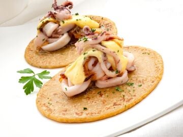Taco de chipirón Pelayo y mahonesa de limón, una receta original con toque de mar y cítrico, de Joseba Arguiñano
