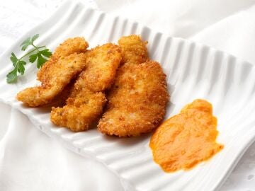 Rape empanado con salsa de pimiento, receta barata y con buen gusto de Karlos Argui&ntilde;ano