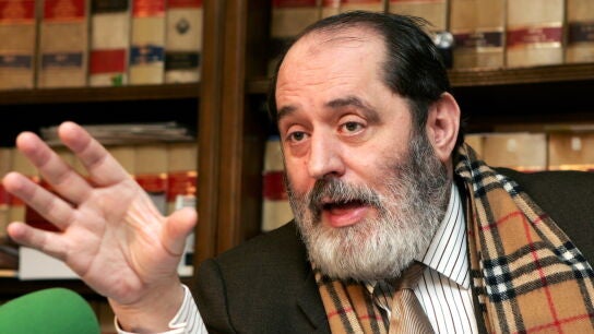 08/03/2005 12:00 (UTC) Cr&eacute;dito: EFE Fuente: EFE Autor: J.C. HIDALGO Tem&aacute;tica: Justicia e interior &raquo; Poder judicial &raquo; Abogado Personajes: JOSE EMILIO RODRIGUEZ MENENDEZ (ABOGADO) El abogado Jos&eacute; Emilio Rodr&iacute;guez Men&eacute;ndez en una imagen de archivo