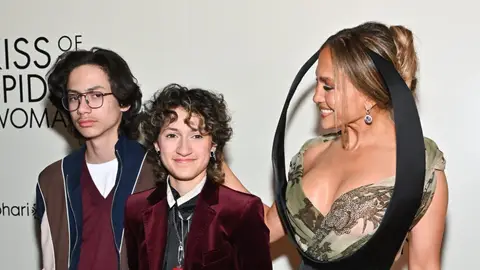 Jennifer Lopez y sus hijos Max y Emme Jennifer Lopez y sus hijos Max y Emme