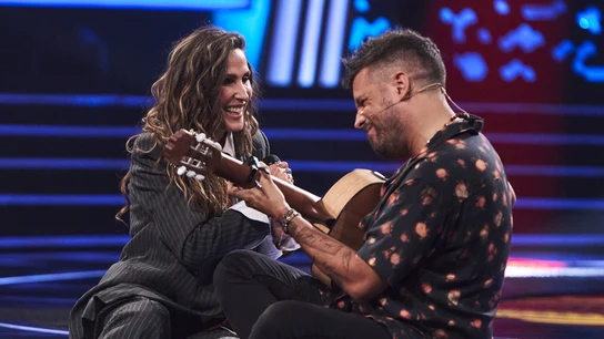 Malú y Pablo emocionan al público uniendo sus voces en el escenario Malú y Pablo emocionan al público uniendo sus voces en el escenario
