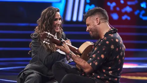 Malú y Pablo emocionan al público uniendo sus voces en el escenario Malú y Pablo emocionan al público uniendo sus voces en el escenario