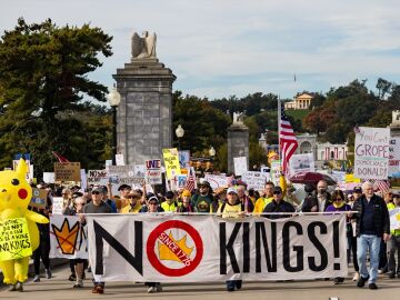 Millones de personas protestan en Europa y EEUU contra Trump bajo el lema "No Kings"