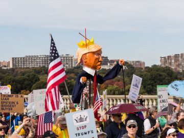 Millones de personas protestan en Europa y EEUU contra Trump bajo el lema "No Kings"