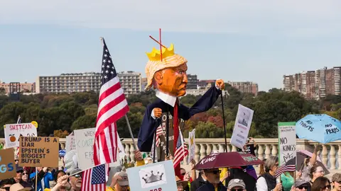 Millones de personas protestan en Europa y EEUU contra Trump bajo el lema "No Kings" Millones de personas protestan en Europa y EEUU contra Trump bajo el lema "No Kings"