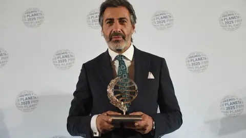 Juan del Val, Premio Planeta: "Sin amor nos va muy mal y en este momento es muy necesario" Juan del Val, Premio Planeta 2025 ALBERTO PAREDES - EUROPA PRESS 16/10/2025