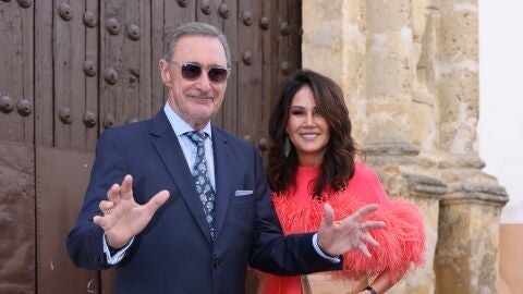 Carlos Herrera y Pepa Gea antes de la boda de su hijo