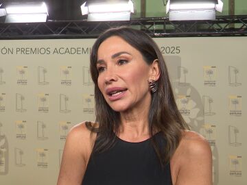 Cecilia G&oacute;mez atendiendo a la prensa