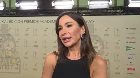 Cecilia Gómez atendiendo a la prensa Cecilia Gómez atendiendo a la prensa