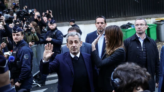 Sarkozy de camino a prisión Sarkozy de camino a prisión