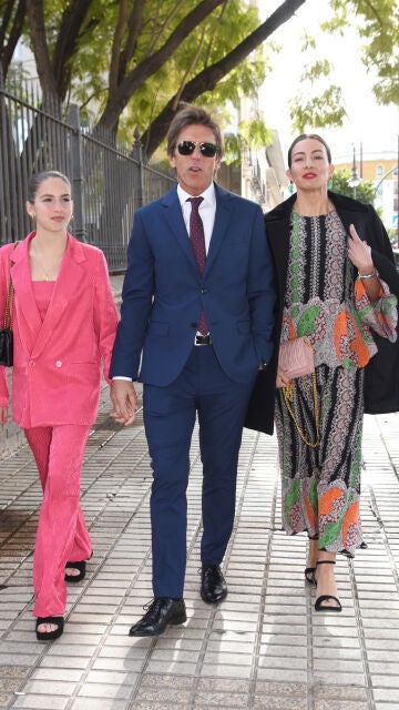 Manuel Díaz El Cordobés y Virginia Troconis con su hija Triana