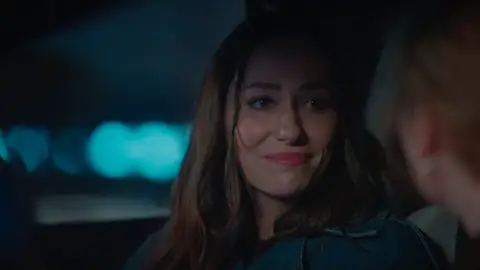 Bahar se aparta y deja el camino libre a Naz para vivir su historia de amor con Evren Bahar se aparta y deja el camino libre a Naz para vivir su historia de amor con Evren
