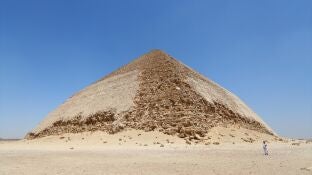 Pir&aacute;mide Acodada de Guiza, Egipto