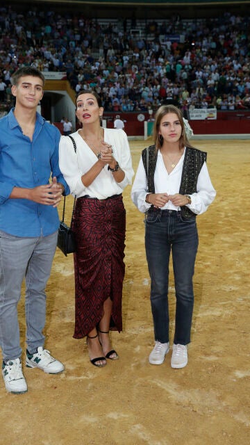 Virginia Troconis con sus hijos