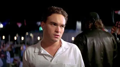 Johnny Galecki en Sé lo que hicisteis el último verano (1997) Johnny Galecki en Sé lo que hicisteis el último verano (1997)