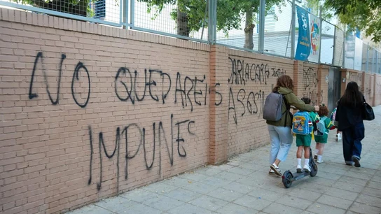 Pintadas en la fachada del colegio las Irlandesas de Loreto de Sevilla donde estudiaba Sandra Pintadas en la fachada del colegio las Irlandesas de Loreto de Sevilla donde estudiaba Sandra