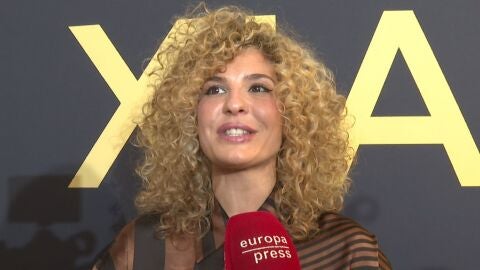 Sheila Casas haciendo declaraciones a la prensa