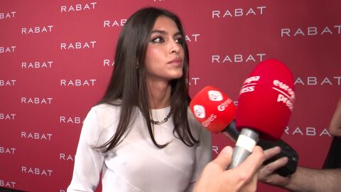 Lucía Rivera hablando con la prensa