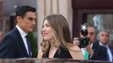 La infanta Sofía arriesga con un mono de espalda al aire para el concierto de los Premios Princesa de Asturias
