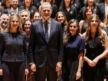 Los reyes Felipe VI y Letizia, acompa&ntilde;ados por la princesa Leonor y de la infanta Sof&iacute;a 