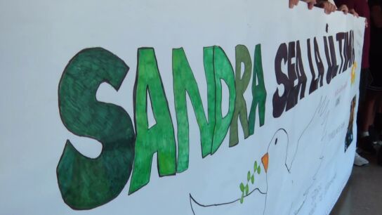 El alumnado de Gelves se concentra en memoria de Sandra Pe&ntilde;a 