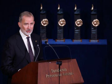  El rey Felipe VI interviene durante la ceremonia de entrega de los Premios Princesa de Asturias 