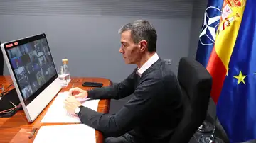 Sánchez reafirma el compromiso de España con Ucrania: "Seguiremos a su lado hasta lograr una paz justa y duradera" Sánchez reafirma el compromiso de España con Ucrania: "Seguiremos a su lado hasta lograr una paz justa y duradera"