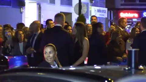 El rey y la infanta en un momento cómplice El rey y la infanta en un momento cómplice