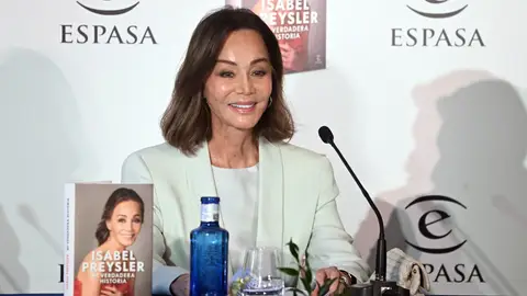 Isabel Preysler presenta 'Mi verdadera historia', su libro de memorias Isabel Preysler durante la presentación de sus memorias 'Mi verdadera historia', a 22 de octubre de 2025, en Madrid (España). FAMOSOS;LIBRO;MEMORIAS José Oliva / Europa Press 22/10/2025